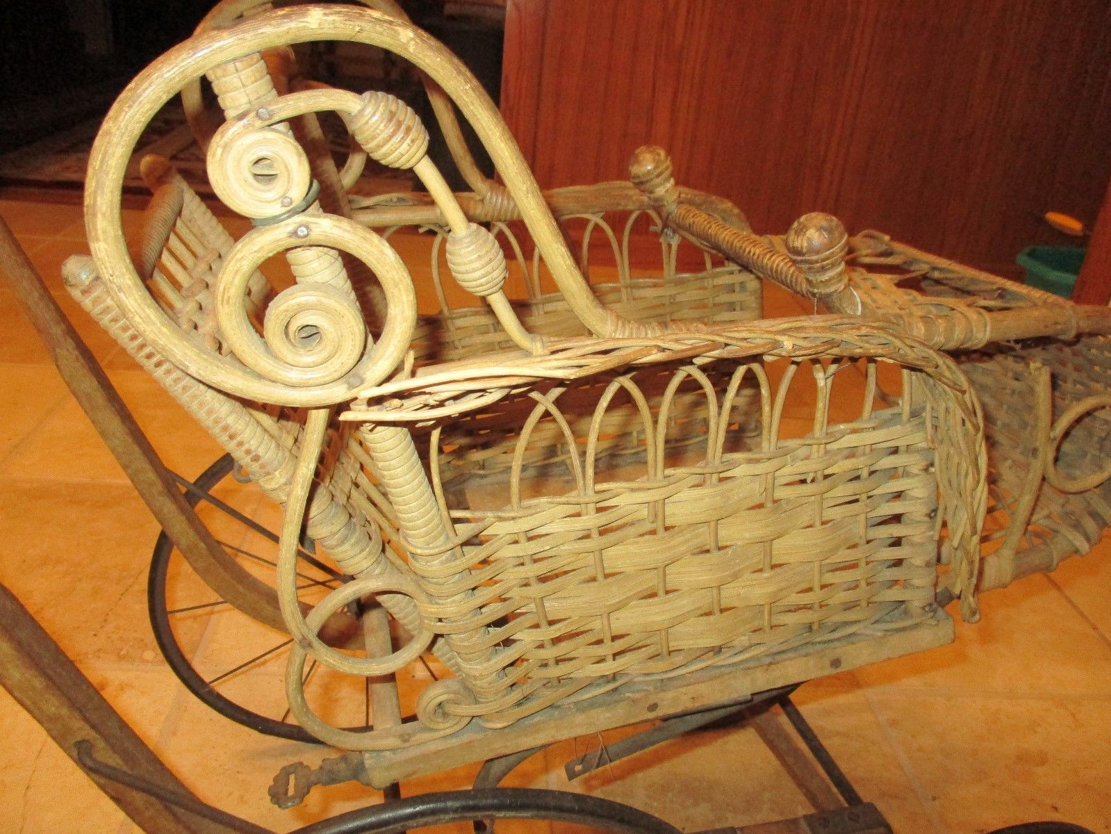 Antique Victorian 1900's Wicker Baby Doll Carriage Stroller