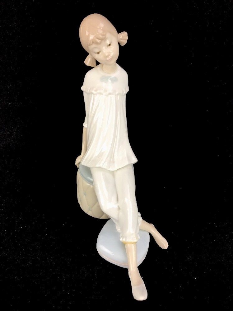 Vintage Lladro Spain Porcelain Girl With Mother's Shoe Figurine Retired #1084