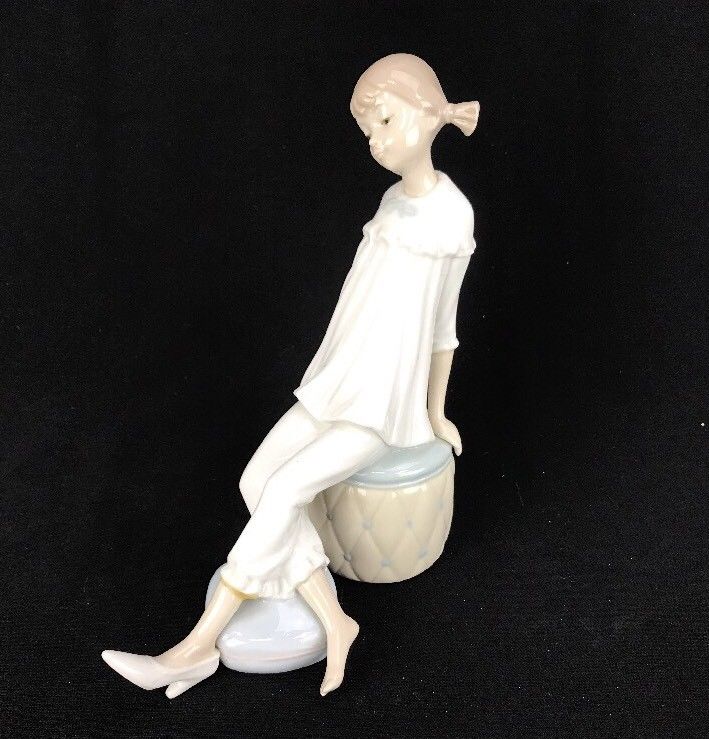 Vintage Lladro Spain Porcelain Girl With Mother's Shoe Figurine Retired #1084