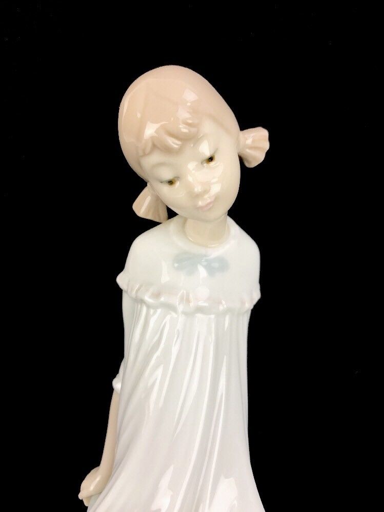 Vintage Lladro Spain Porcelain Girl With Mother's Shoe Figurine Retired #1084