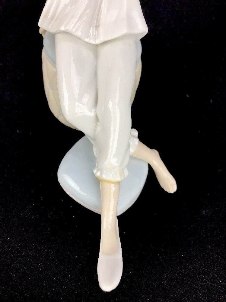 Vintage Lladro Spain Porcelain Girl With Mother's Shoe Figurine Retired #1084