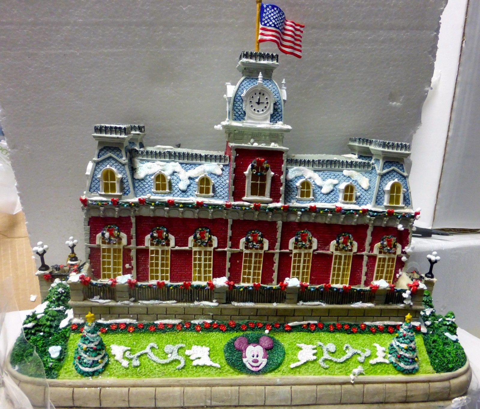 Rare DISNEY Holiday/Christmas Village - TRAIN STATION w/MICKEY MOUSE - Light Up