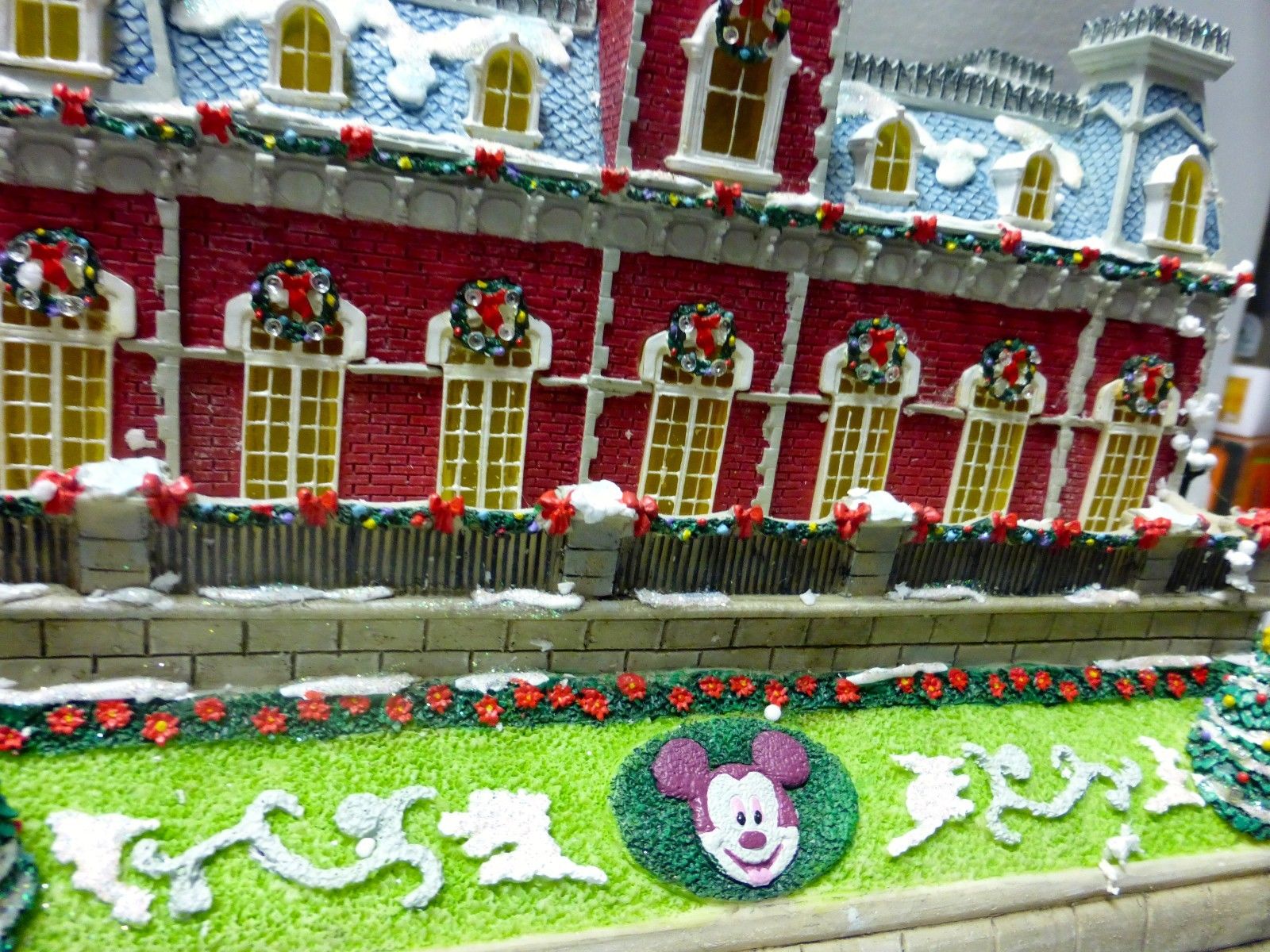 Rare DISNEY Holiday/Christmas Village - TRAIN STATION w/MICKEY MOUSE - Light Up