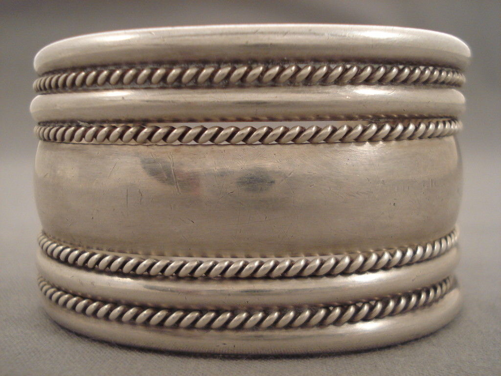 WIDE OLD PAWN VINTAGE NAVAJO HAND HAMMERED STERLING SILVER BRACELET OLD