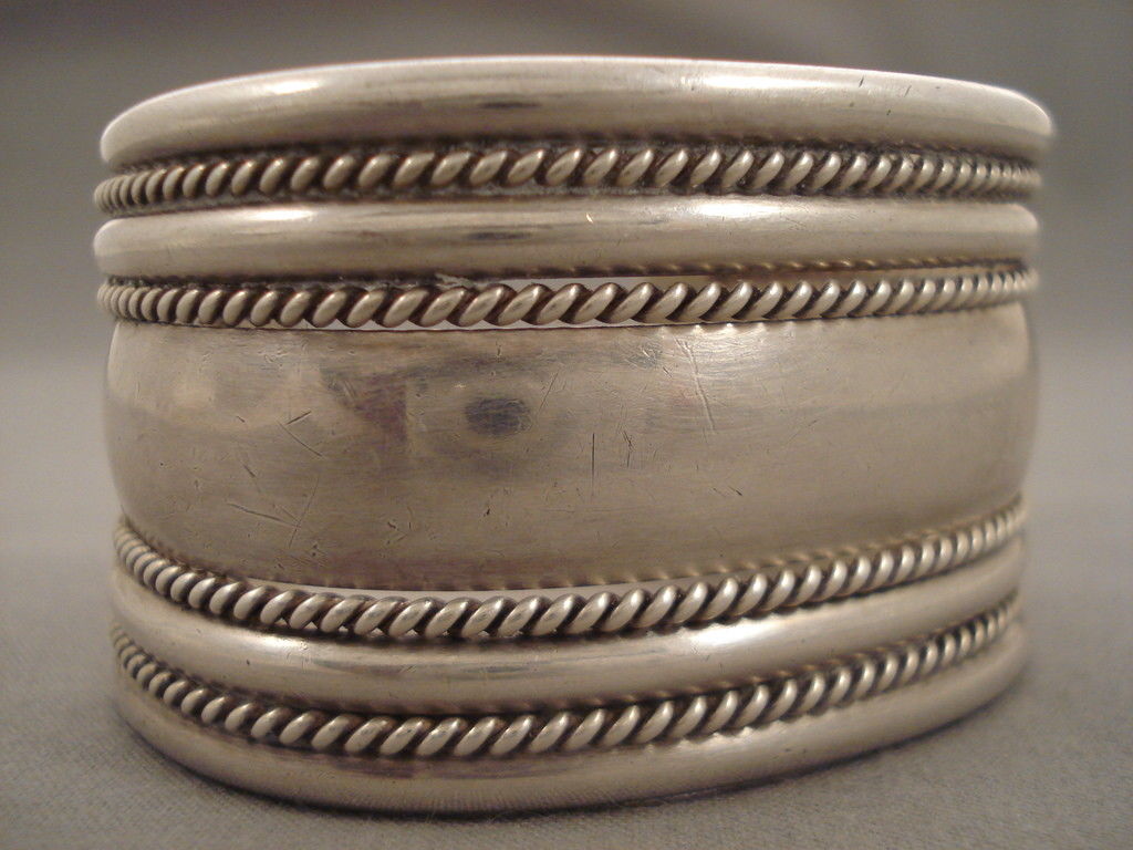 WIDE OLD PAWN VINTAGE NAVAJO HAND HAMMERED STERLING SILVER BRACELET OLD