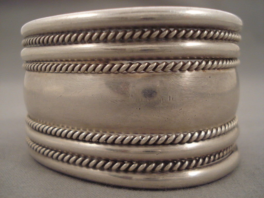 WIDE OLD PAWN VINTAGE NAVAJO HAND HAMMERED STERLING SILVER BRACELET OLD