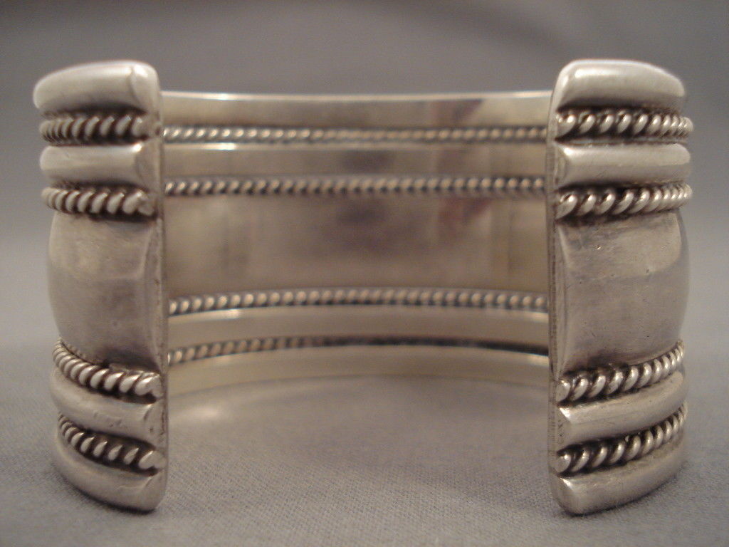 WIDE OLD PAWN VINTAGE NAVAJO HAND HAMMERED STERLING SILVER BRACELET OLD