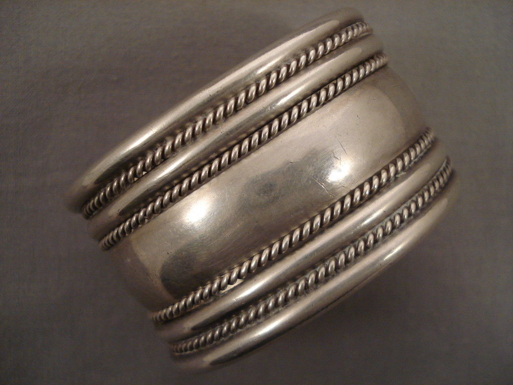 WIDE OLD PAWN VINTAGE NAVAJO HAND HAMMERED STERLING SILVER BRACELET OLD