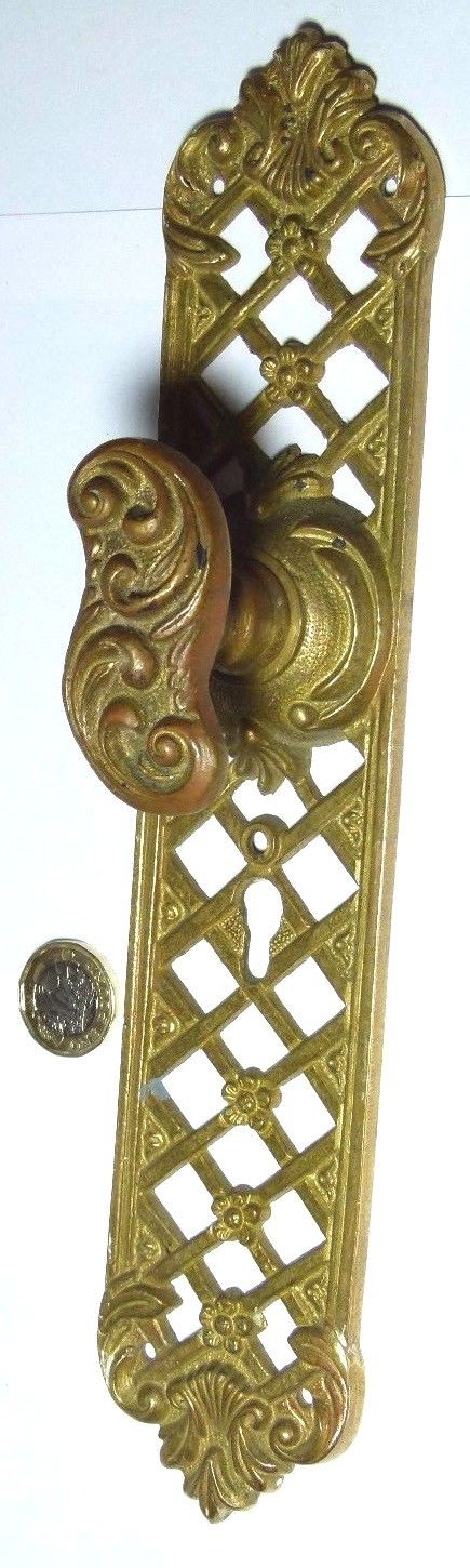 VINTAGE BRASS DOOR HANDLES KNOBS ROCOCO DESIGN WITH LARGE BACKPLATE