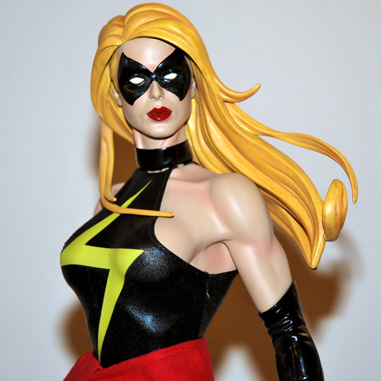 Sideshow Exclusive MS MARVEL Premium Format Statue #222/750 MIB Avengers