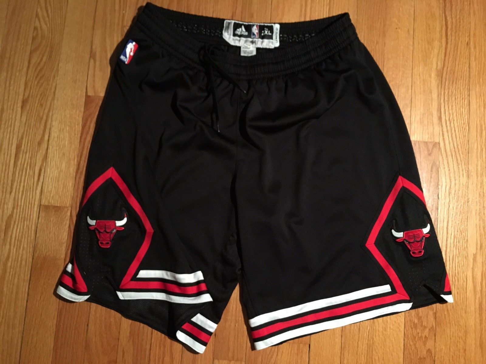 Nikola Mirotic game worn Chicago Bulls black shorts, size 2XL+2