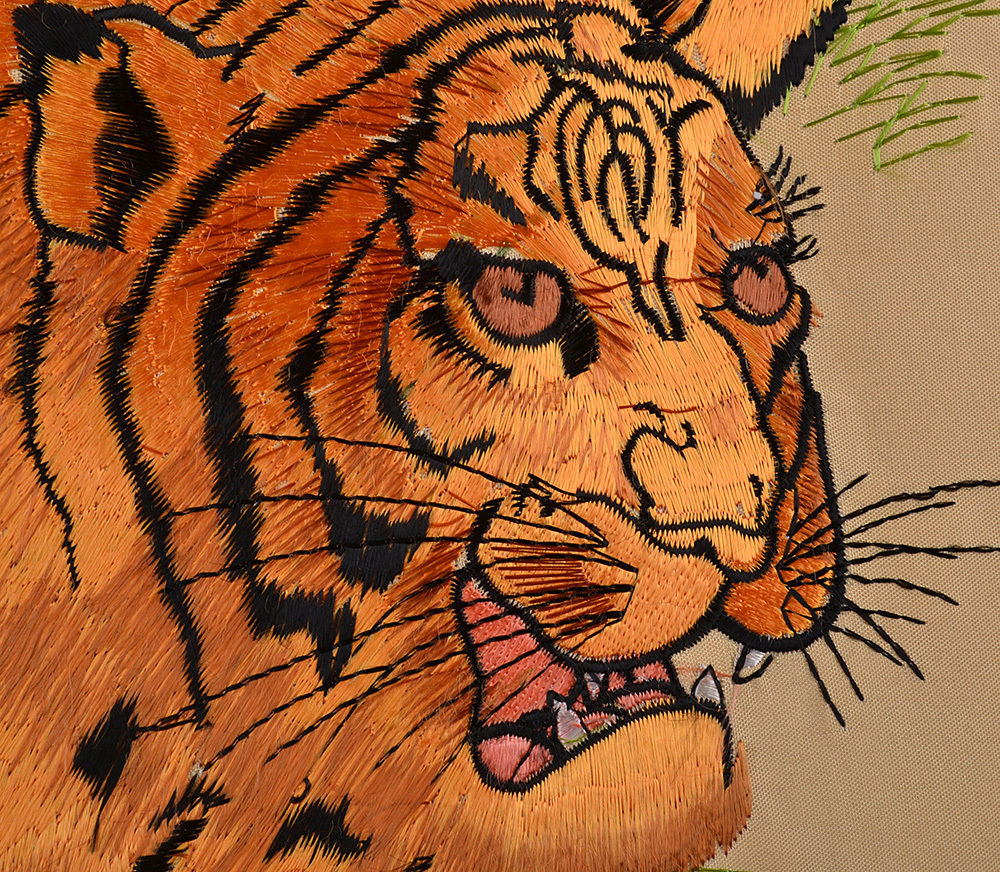 30" BROCADED CHINA CLASSIC SILK EMBROIDERY PIECE PAINTING: GOLD TIGER DOWN HILL