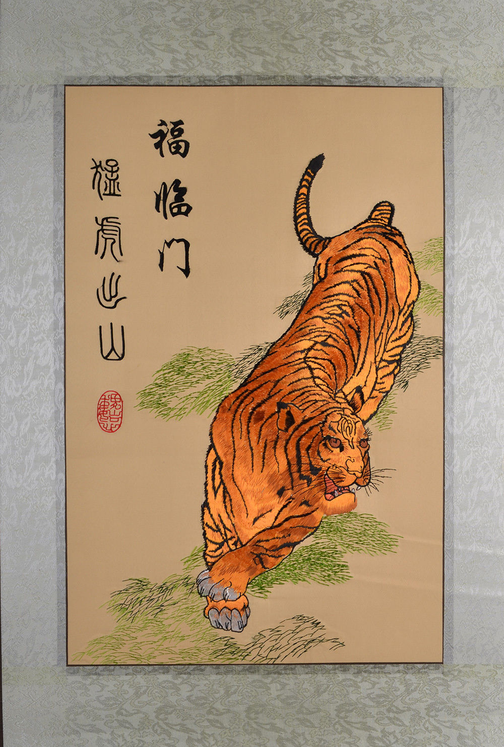 30" BROCADED CHINA CLASSIC SILK EMBROIDERY PIECE PAINTING: GOLD TIGER DOWN HILL