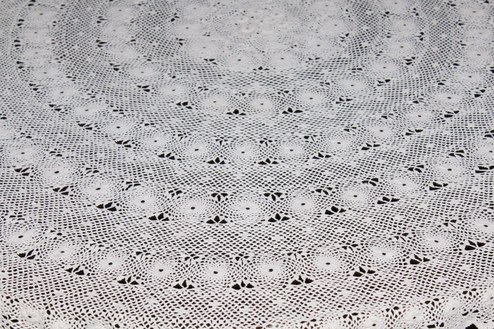 Vintage Hand Made Round Lace Crochet Cotton Tablecloth