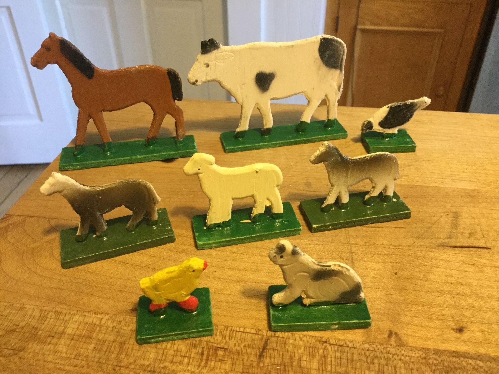 8DARLING ANTIQUE GERMAN CARVED FOLK ART FARM ANIMALS COW SHEEP HORSE CAT CHICKEN