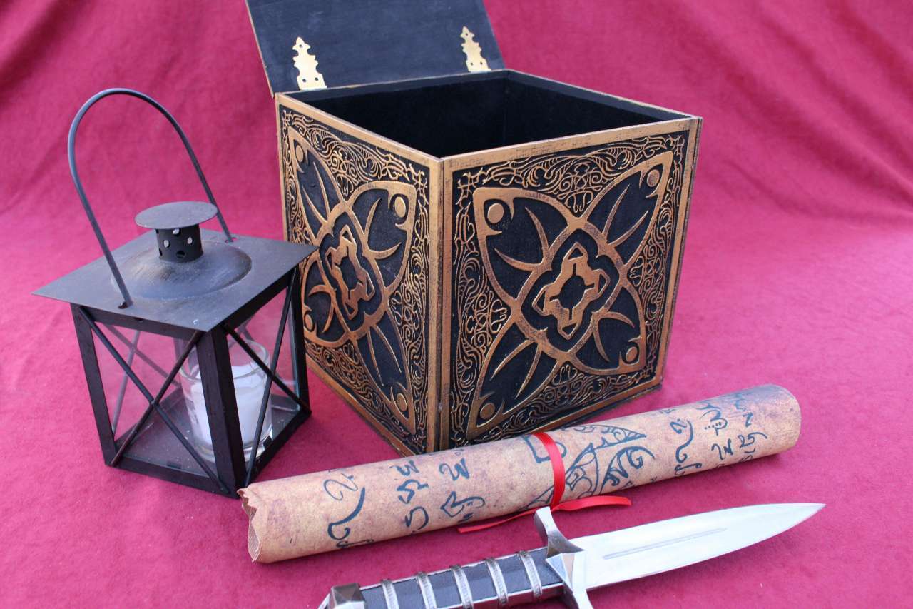 Horadric Cube Jewelry Box (Inspired by Diablo 2) - Treasure Chest Replica