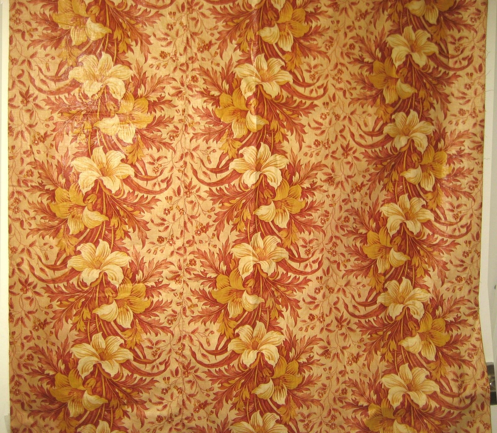 Antique Beautiful Early 19th C. French Floral Cotton Chintz Print Fabric (9496)