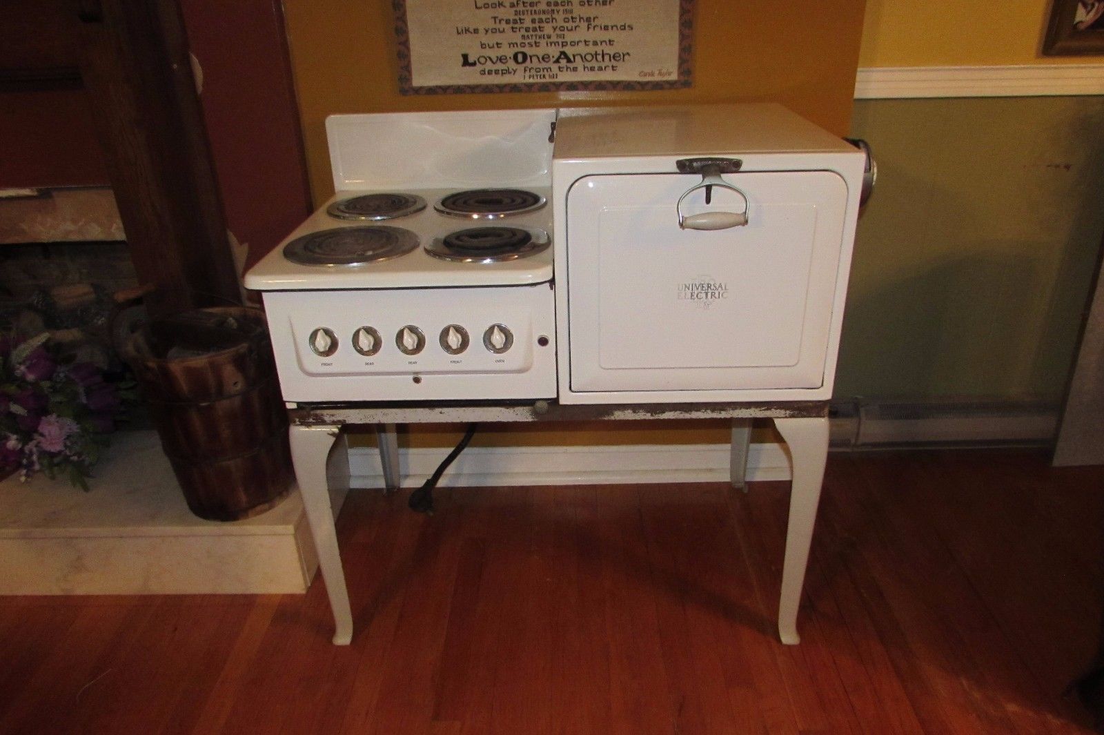 Vintage Antique 1937 Universal Electric Porcelain Farmhouse Stove/Oven #4018