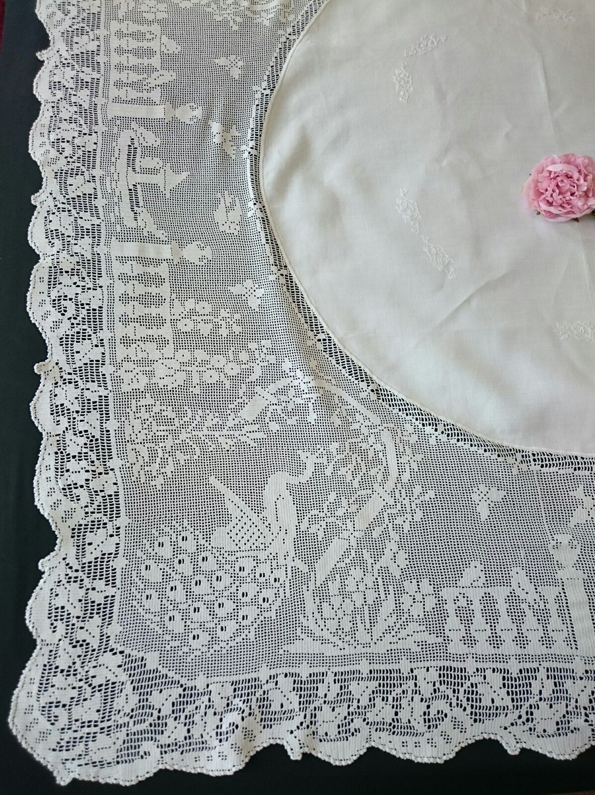 VTG HAND EMBROIDERED IRISH LINEN TABLECLOTH~ MARY CARD CROCHET LACE "THE GARDEN"