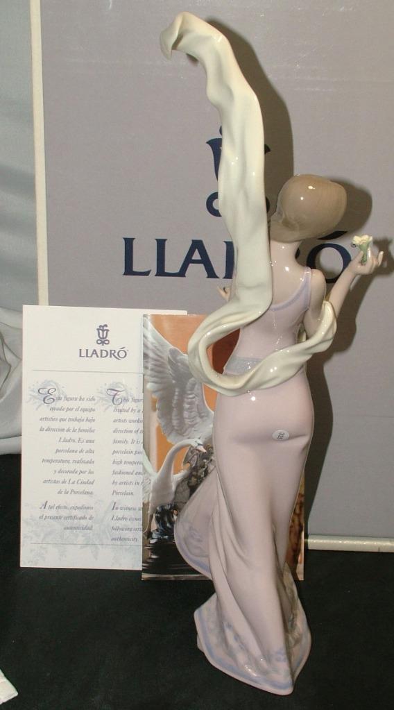 Lladro Figurine "Wind of Peace" #6251 NEW IN BOX Free Shipping!