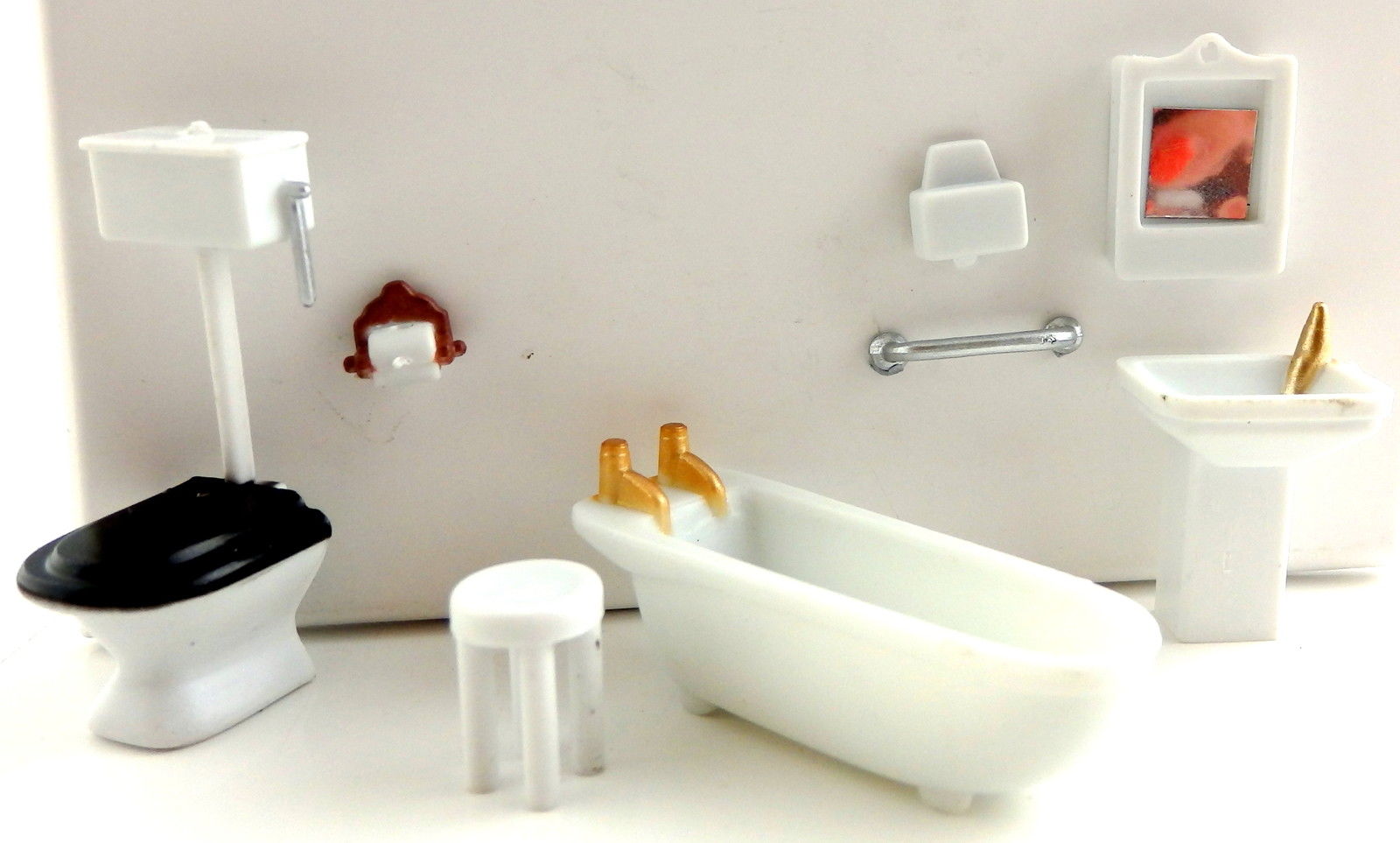 Dolls House Minaiture 1:48 Scale Plastic Bathroom Furniture Set Suite