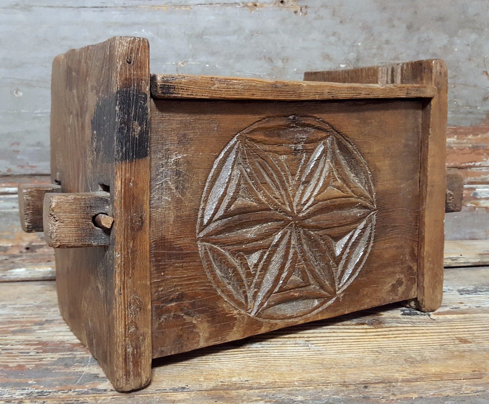 PRIMITIVE FOLK ART RARE ANTIQUE FRENCH HAND CARVED WOOD ROSAGE CARVING CHEST BOX