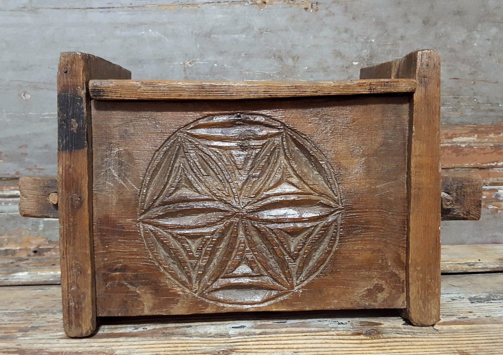 PRIMITIVE FOLK ART RARE ANTIQUE FRENCH HAND CARVED WOOD ROSAGE CARVING CHEST BOX