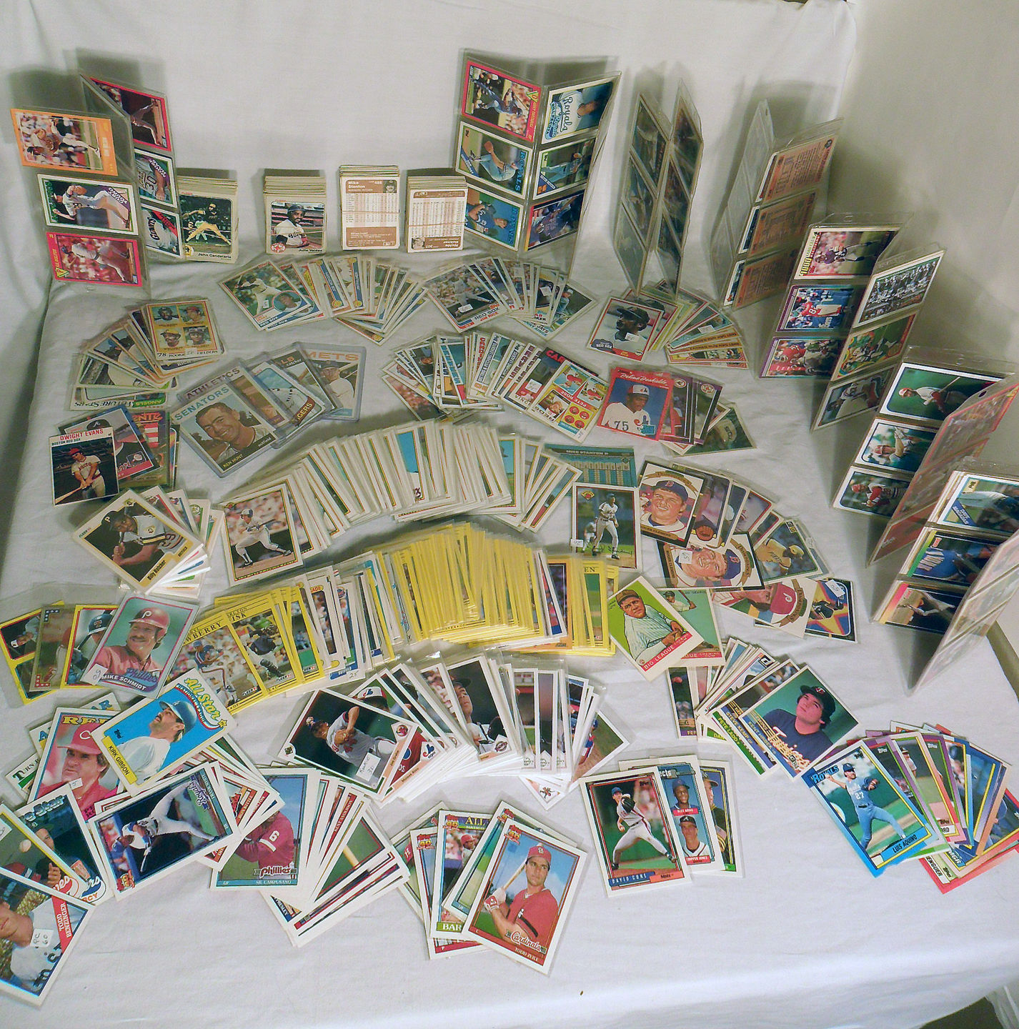 Vintage Baseball Card Lot -Approx 820 Pieces MLB  1960s - 1990s