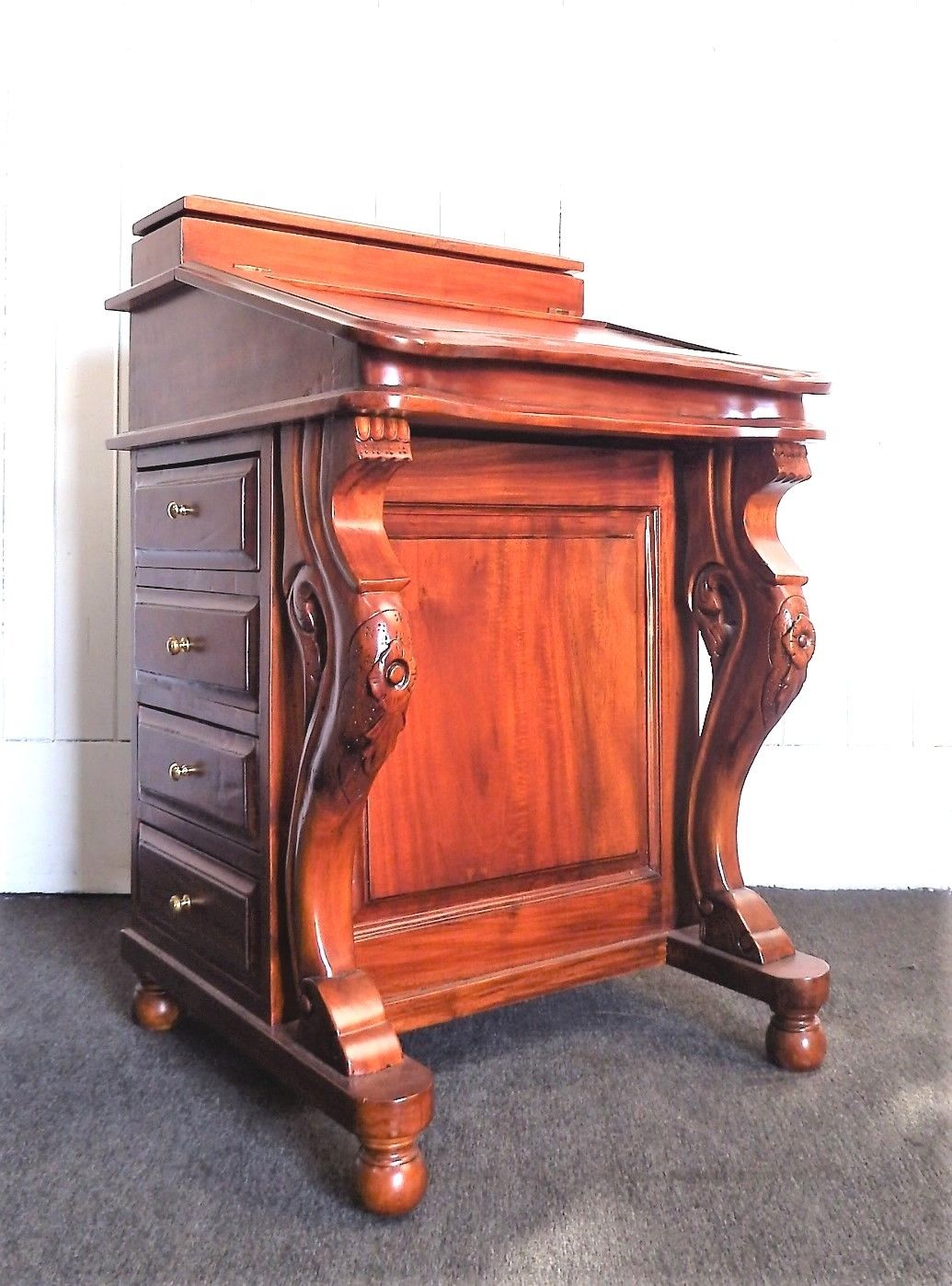 Antique style carved Davenport with drawers -  desk