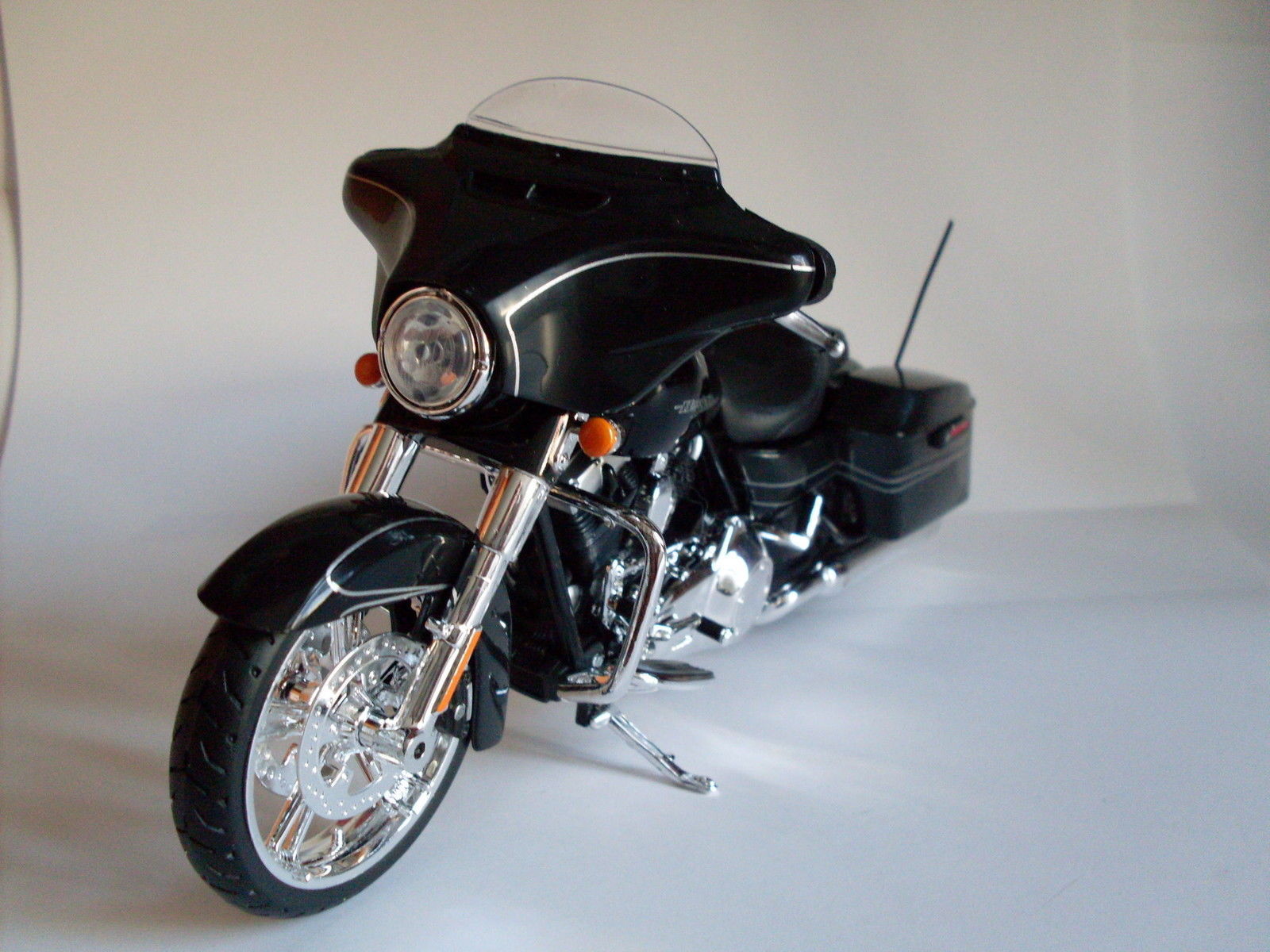 Maisto 1:12 Harley Davidson 2015 STREET GLIDE SPECIAL MOTORCYCLE BIKE Model