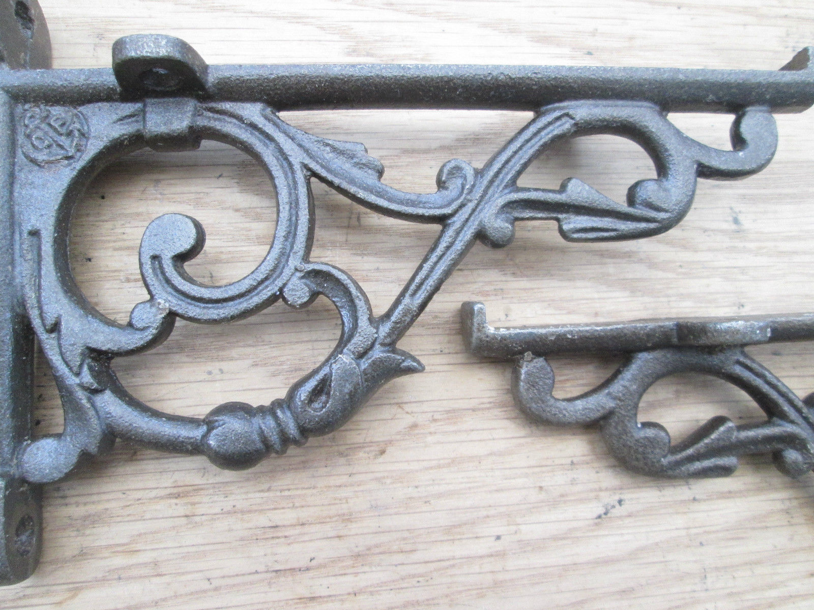 LARGE- Pair of  VICTORIAN STYLE ACANTHUS SHELF BRACKETS CISTERN WALL BRACKET