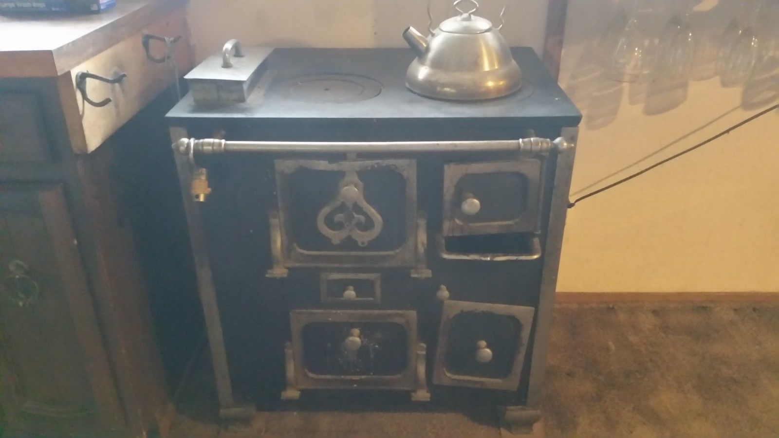 cast iron wood burning stove. Excellent condition.