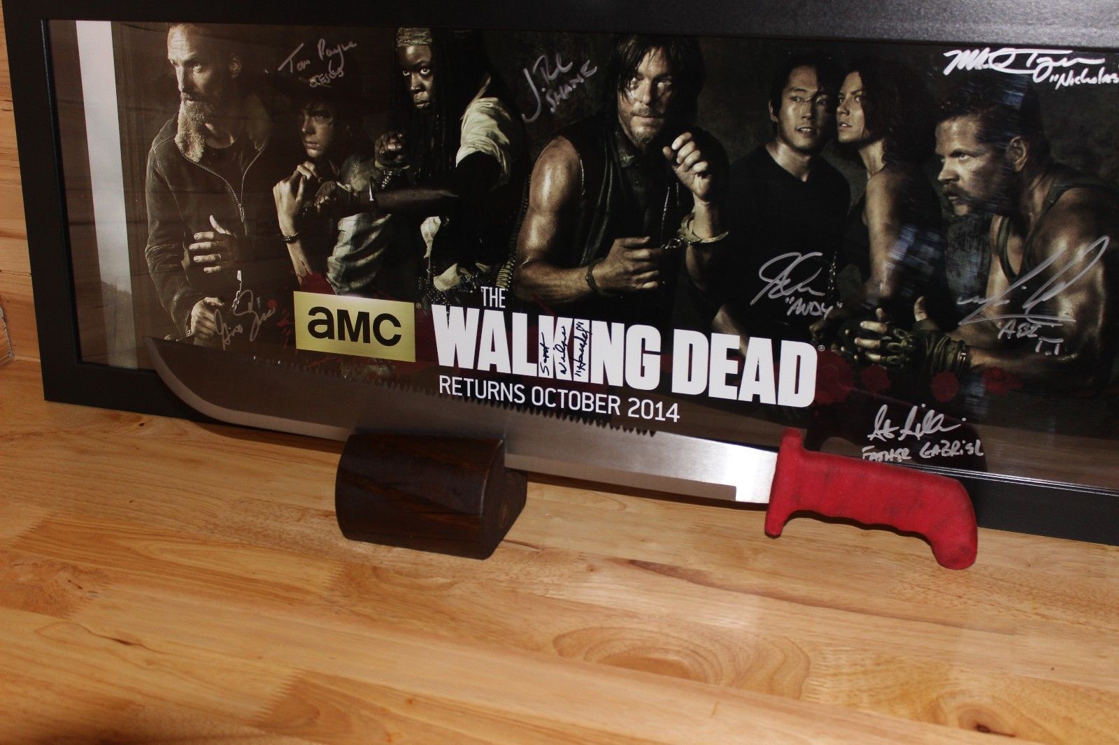 Rick Grimes Red Machete Prop/Replica with stand~~The Walking Dead~~