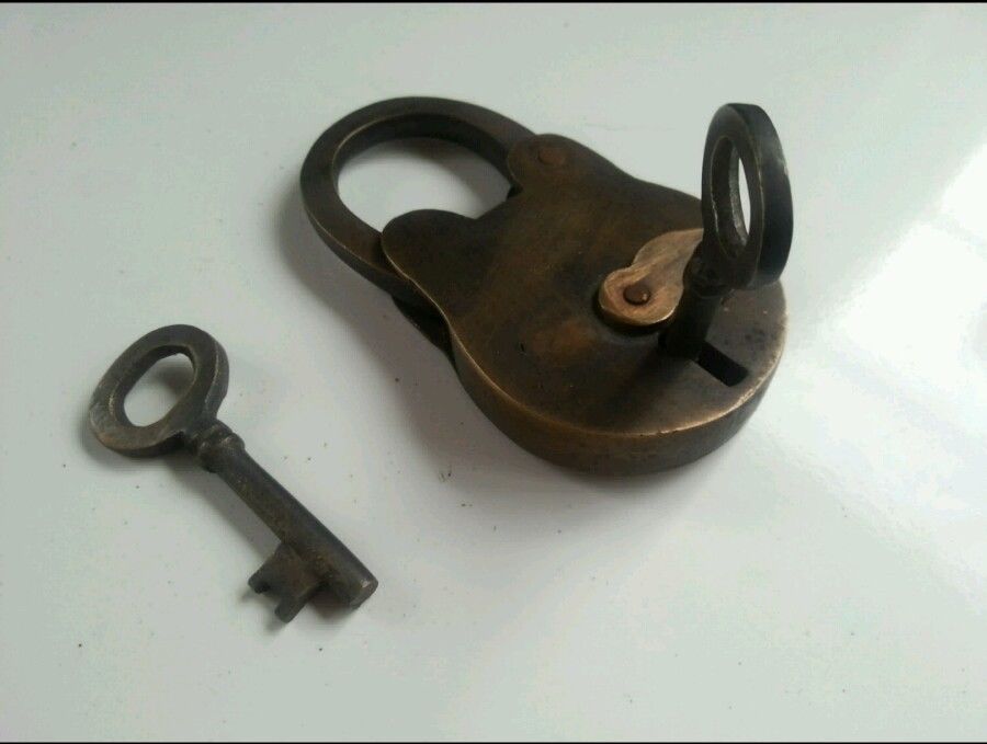 Vintage Antique Style BRASS PADLOCK with Skeleton KEYS LOCK works great  #L2