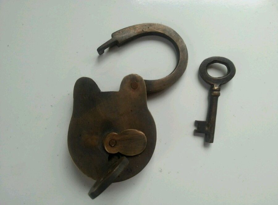 Vintage Antique Style BRASS PADLOCK with Skeleton KEYS LOCK works great  #L2