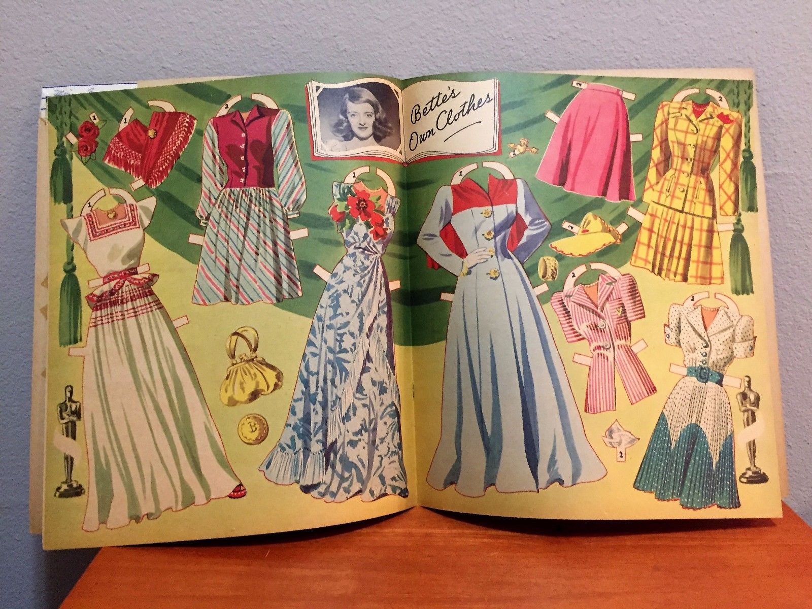 ORIGINAL 1942 Bette Davis - Paper Doll Book UNCUT