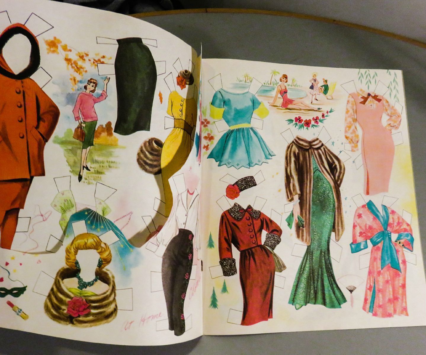 VINTAGE 1950s Cut-Out Paper Dolls Books DEBBIE REYNOLDS & ELIZABETH TAYLOR