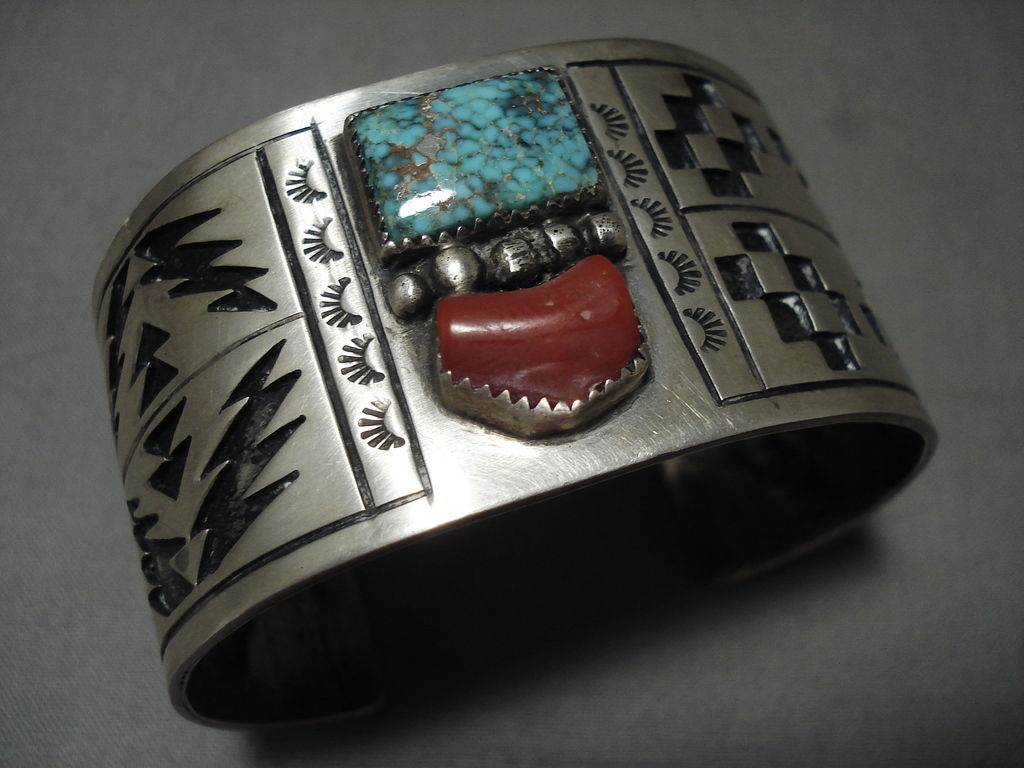 RARE RED MOUNTAIN TURQUOISE VINTAGE NAVAJO SILVER RUG BRACELET