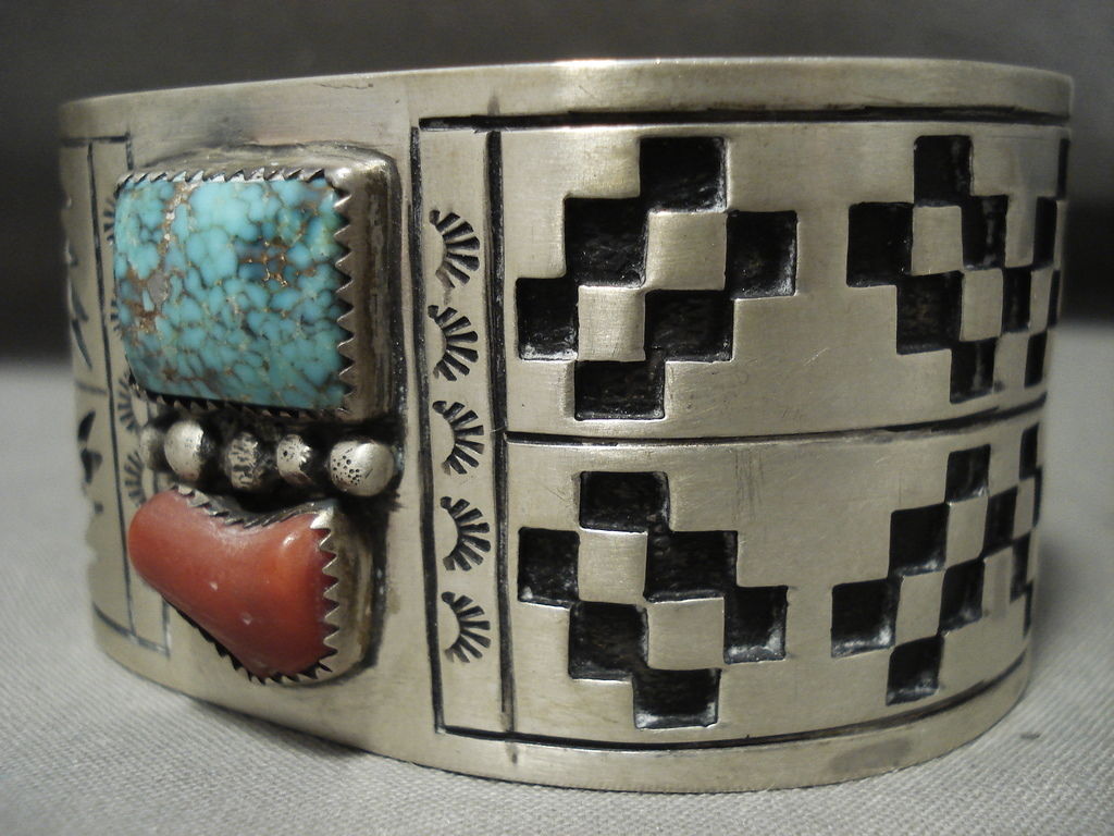 RARE RED MOUNTAIN TURQUOISE VINTAGE NAVAJO SILVER RUG BRACELET