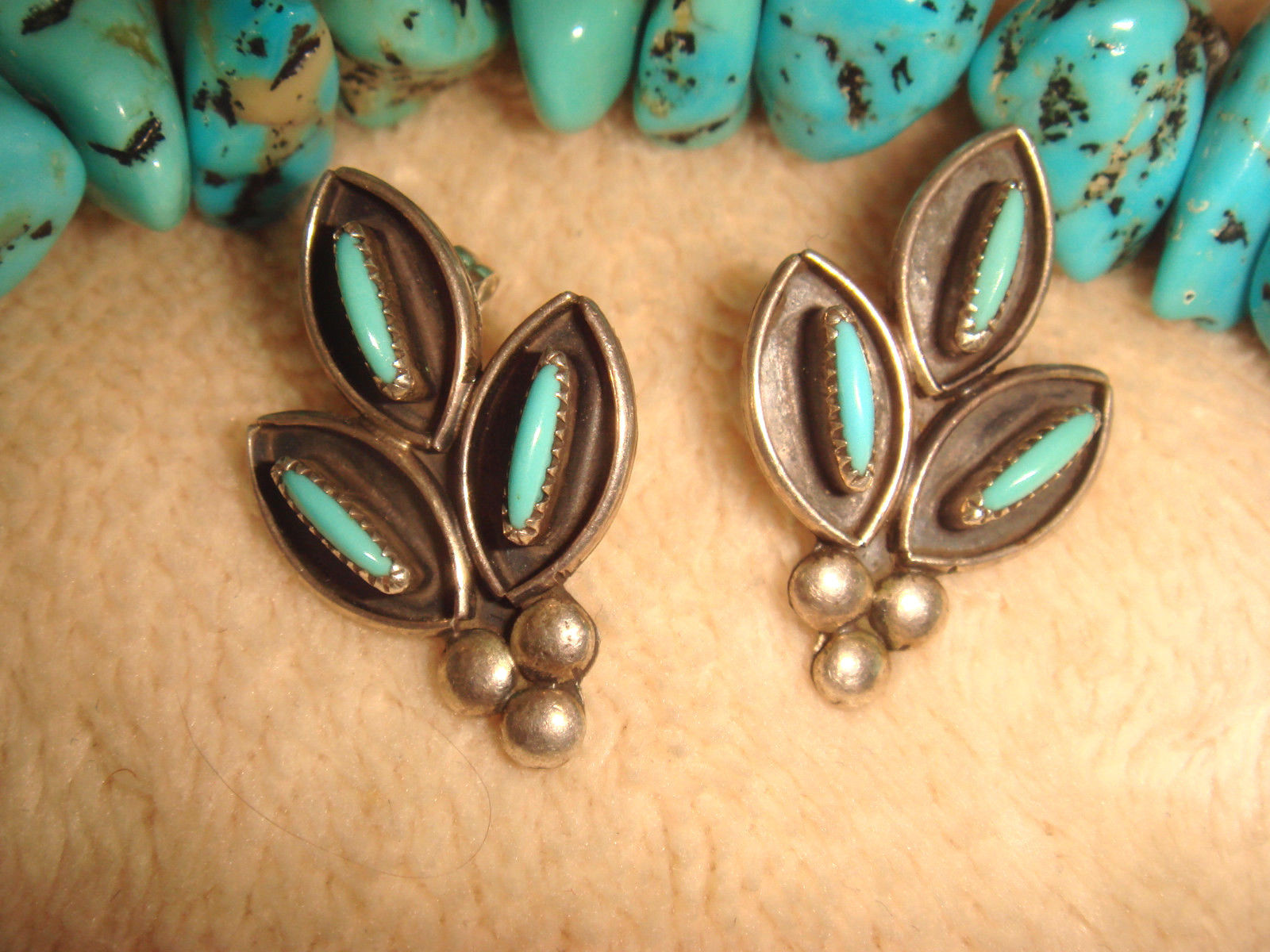 VINTAGE OLD PAWN  ZUNI 1" STERLING SILVER & NEEDLEPOINT TURQUOISE EARRINGS