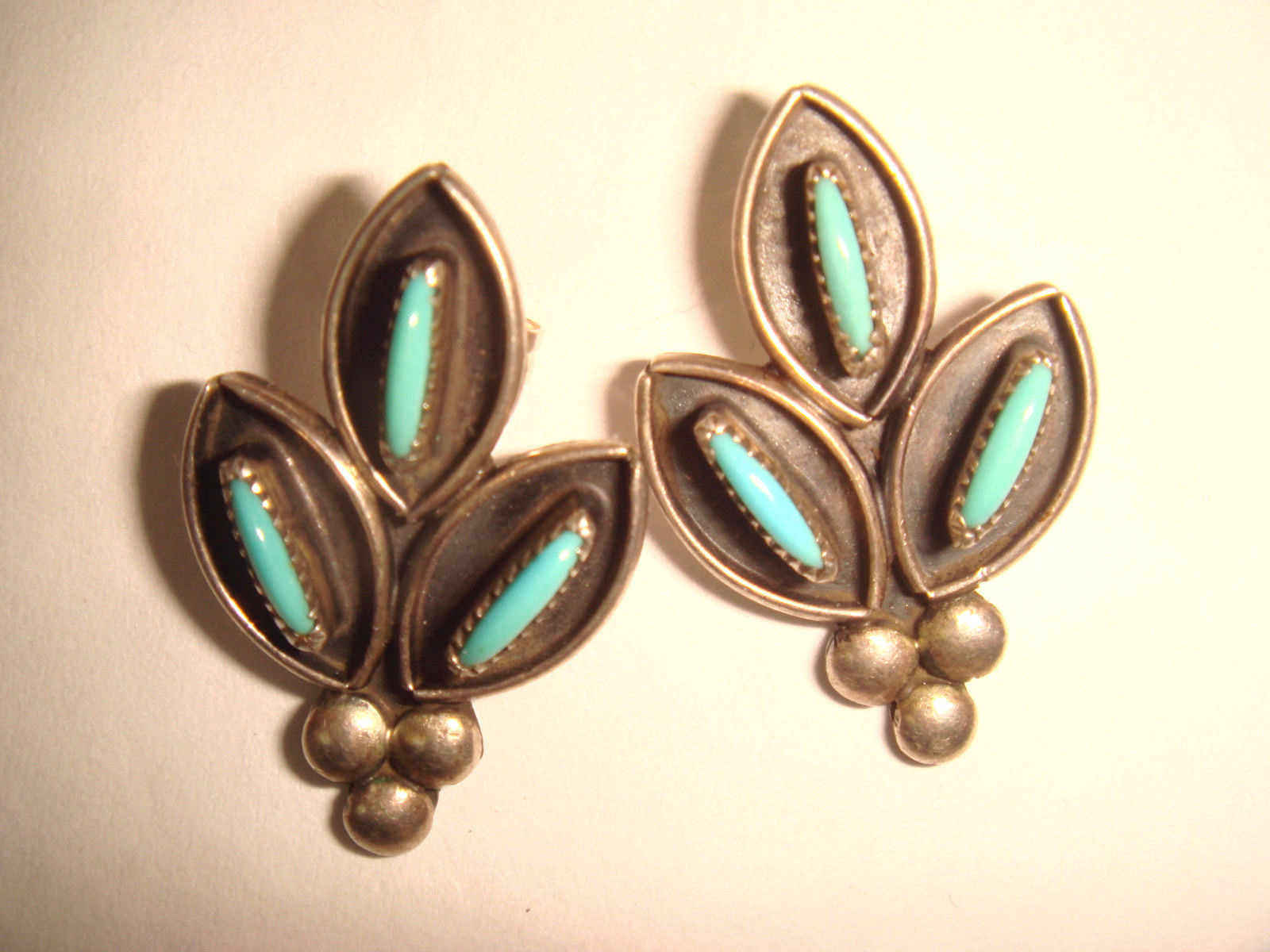 VINTAGE OLD PAWN  ZUNI 1" STERLING SILVER & NEEDLEPOINT TURQUOISE EARRINGS