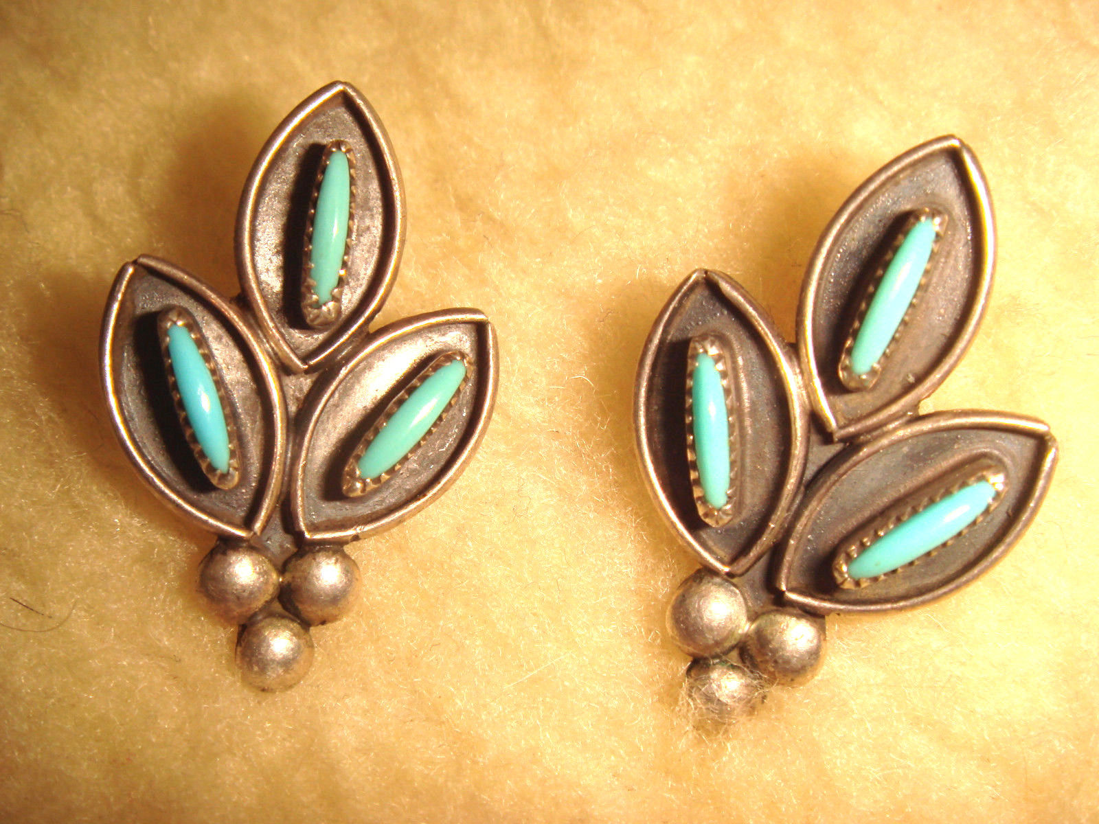 VINTAGE OLD PAWN  ZUNI 1" STERLING SILVER & NEEDLEPOINT TURQUOISE EARRINGS