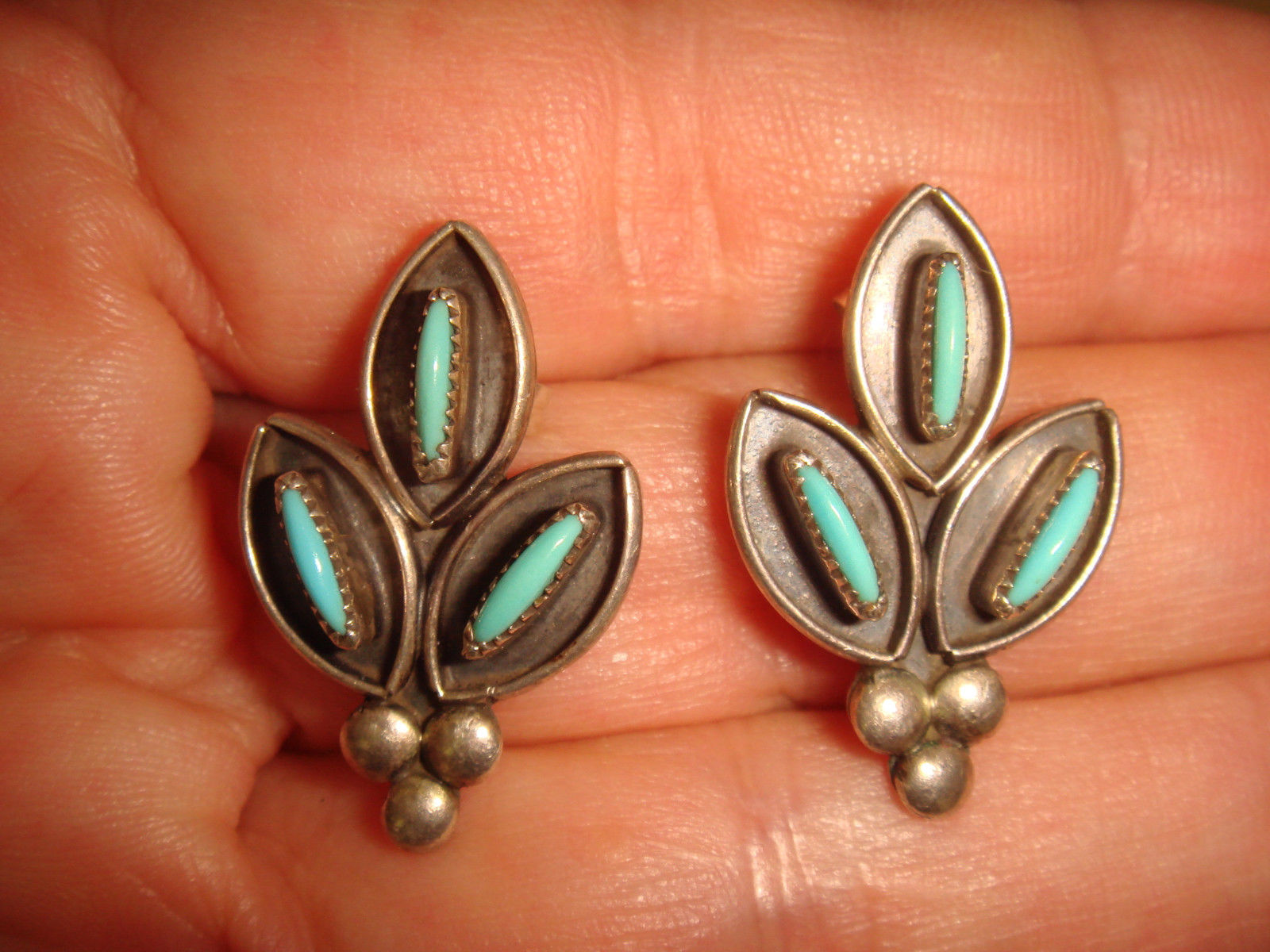 VINTAGE OLD PAWN  ZUNI 1" STERLING SILVER & NEEDLEPOINT TURQUOISE EARRINGS