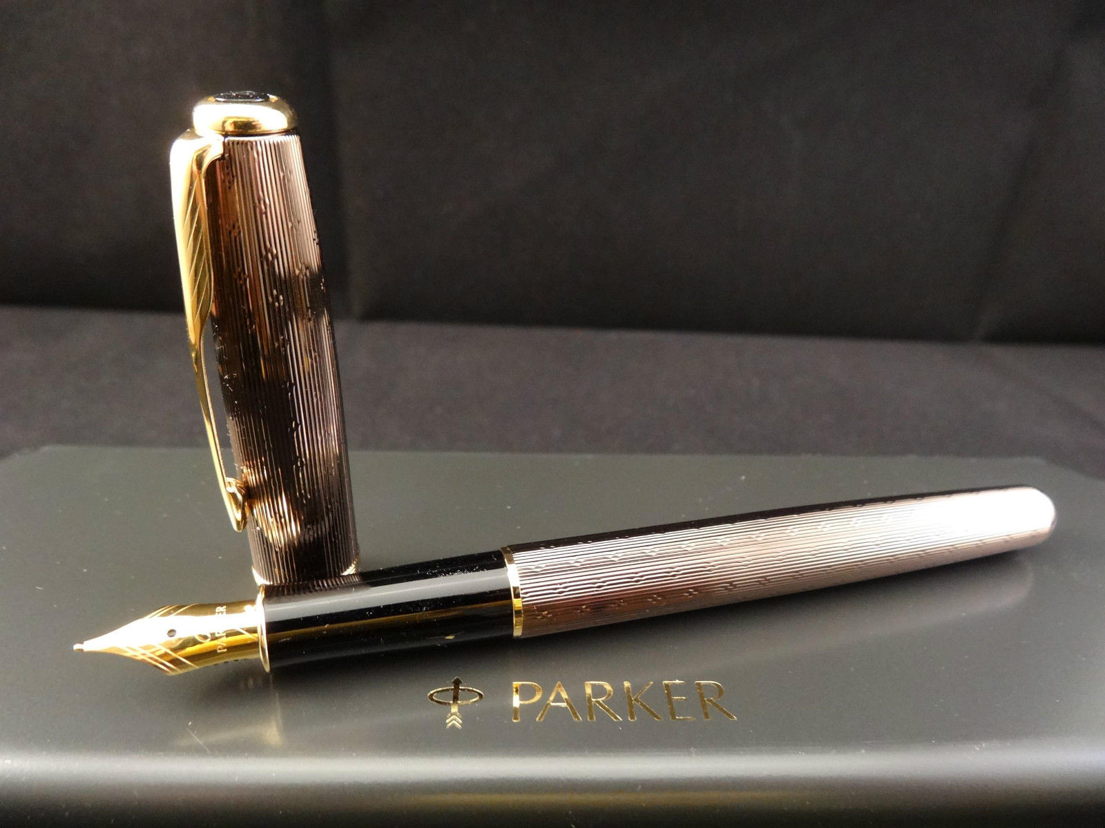 NEW Parker Sonnet Chiselled Brown (Chocolate) Gold Trim Fountain Pen Fine Nib