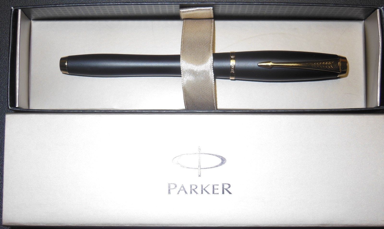 PARKER Urban Fountain Pen - MATTE BLACK & GOLD - New - BLOWOUT PRICE