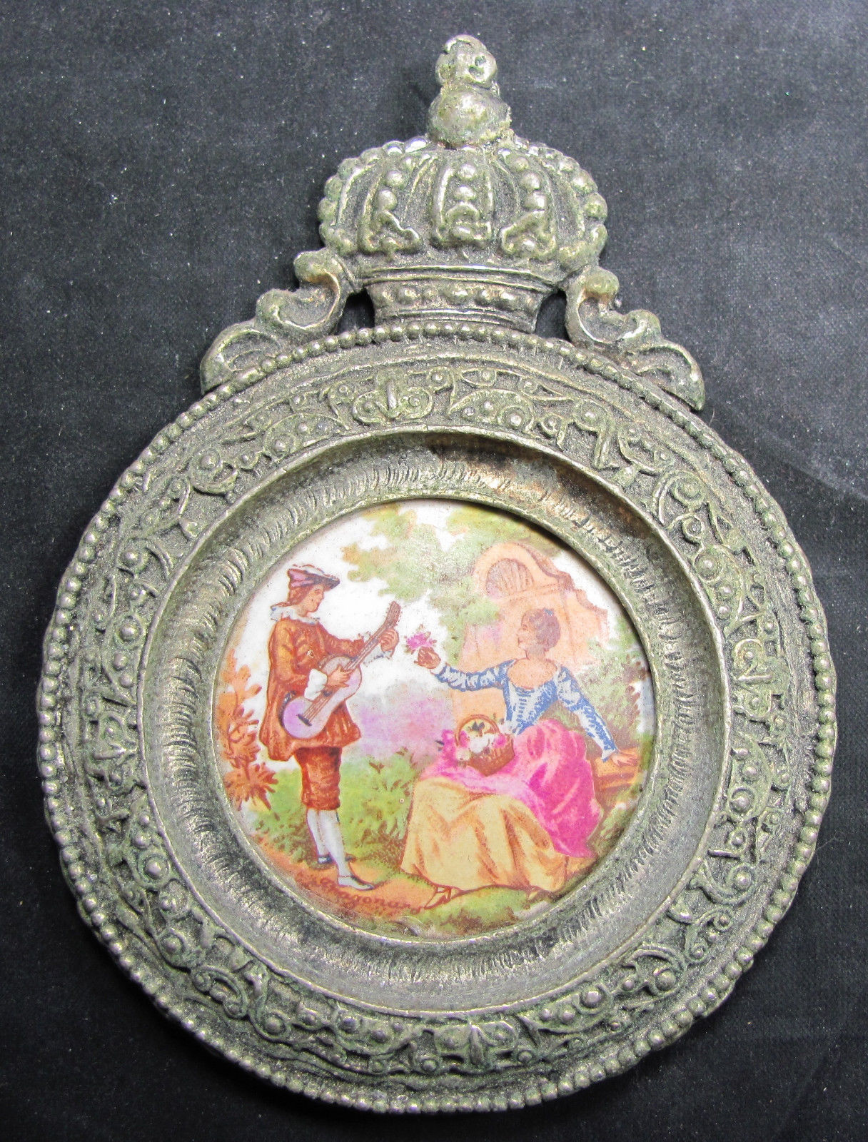 PAIR OF ANTIQUE HAND PAINTED FRAGONARD WALL MEDALLIONS 701-952