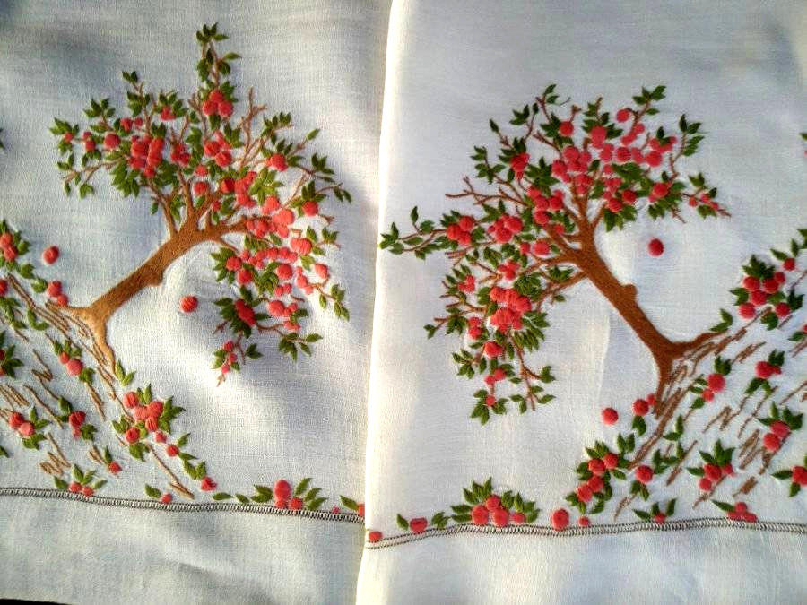 Wonderful Laden Orange Trees ~ Vintage Hand Embroidered Tablecloth 44"X49"