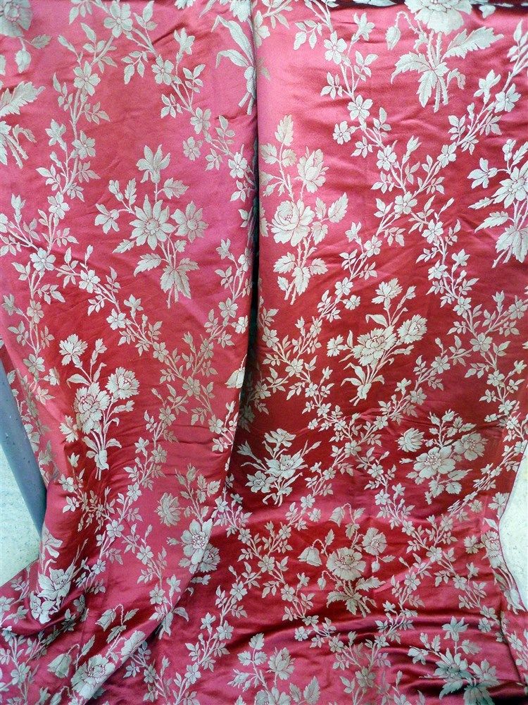 N° 2 .. French antique 19th-century red /pink  silk  floral decor  1880circ