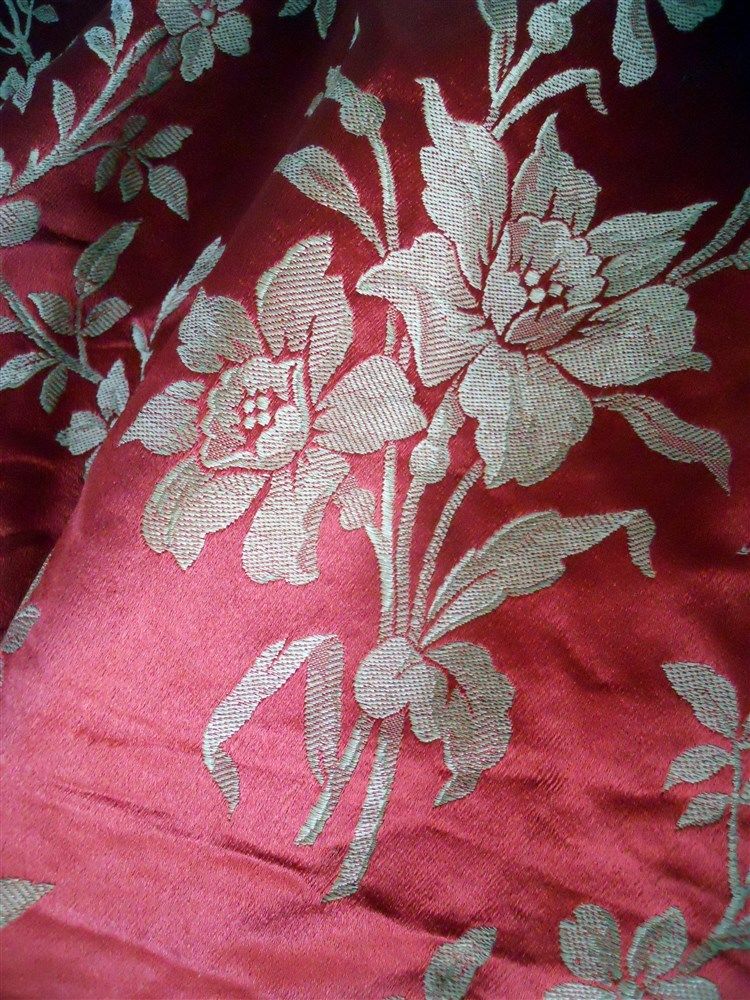 N° 2 .. French antique 19th-century red /pink  silk  floral decor  1880circ