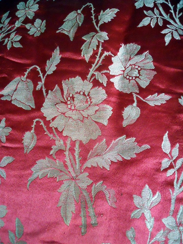 N° 2 .. French antique 19th-century red /pink  silk  floral decor  1880circ